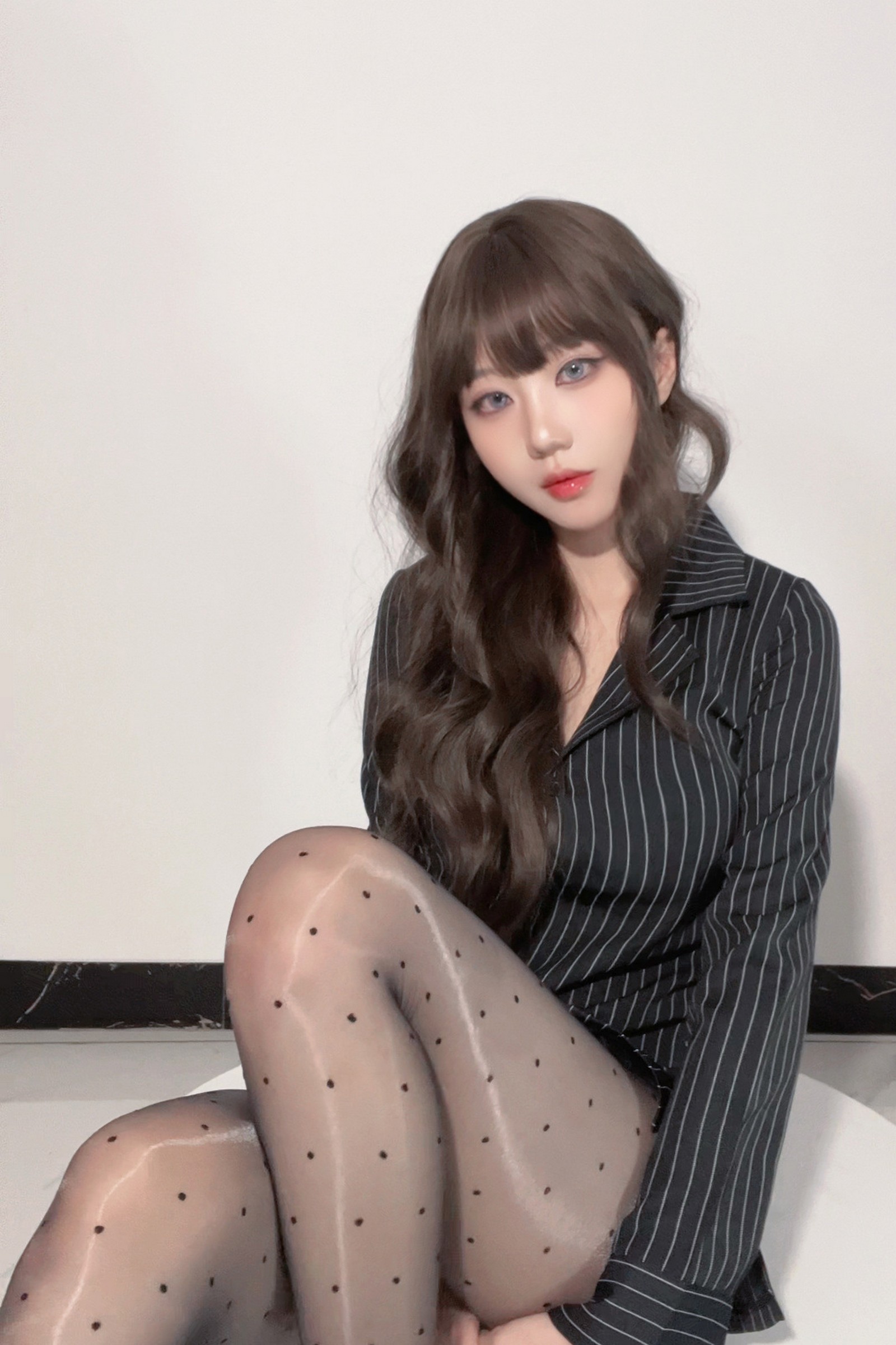 无影喵喵 秘书 Cosplay 写真＋视频合集｜职业制服风高清摄影（98P｜6V｜1.24GB）插图2