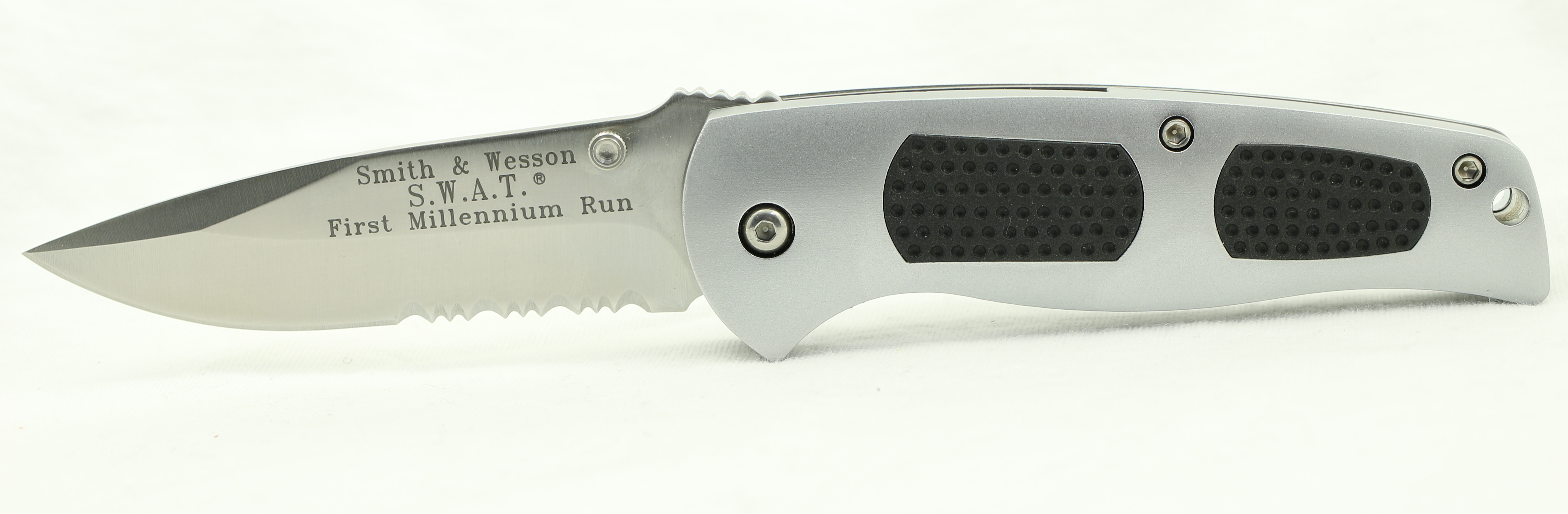 S-W-SW--2000-S-W-A-T-blade-open-non-clip-side.jpg