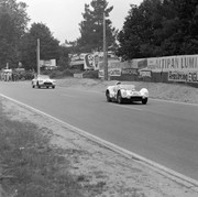 24 HEURES DU MANS YEAR BY YEAR PART ONE 1923-1969 - Page 49 60lm24-Maserati-Tipo-61-Birdcage-Chuck-Daigh-Masten-Gregory-13