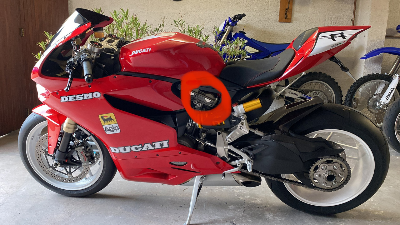 0EC22F9C-495A-406E-85F4-2BEC1FB5C082