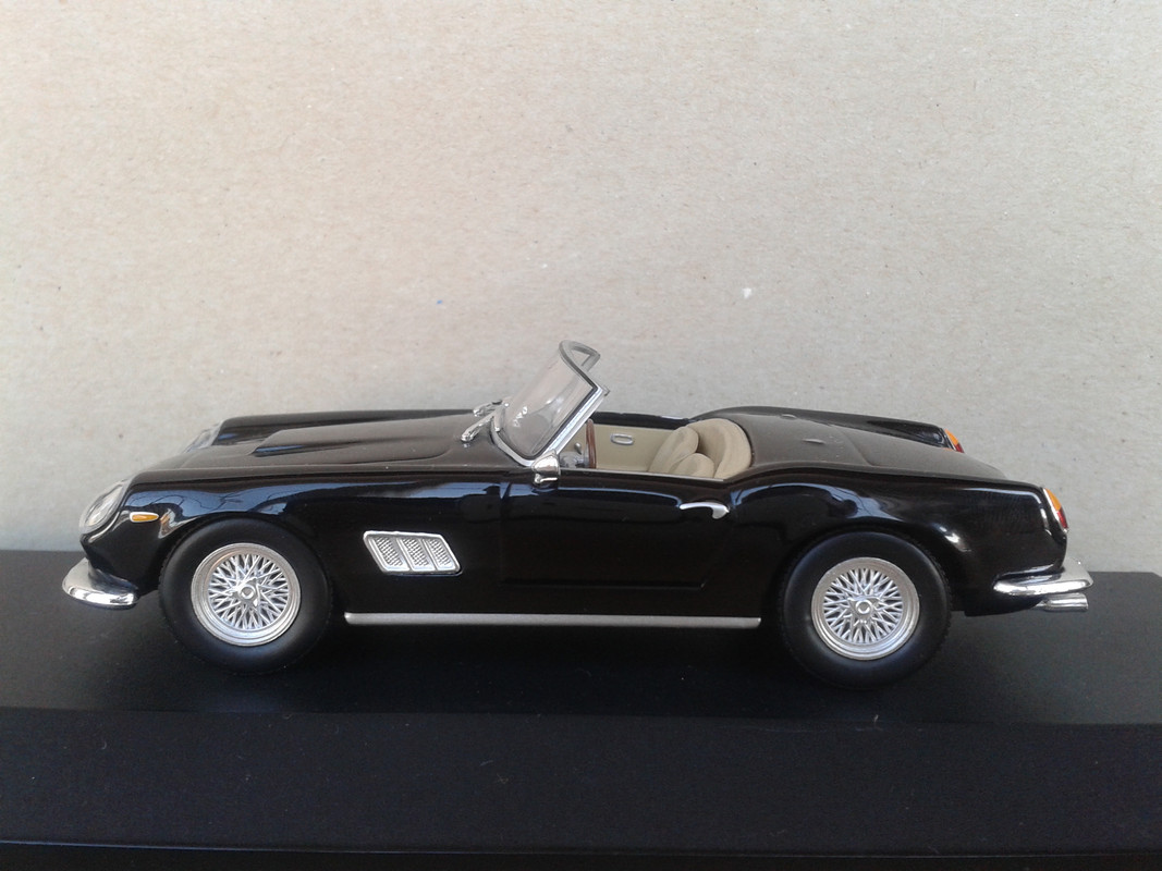 1957 Ferrari 250 GT California (Ixo - nº 22 Ferrari RBA) (9)