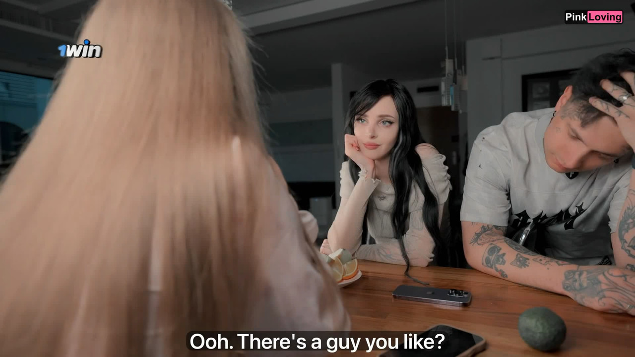 1小清新甜美反差小姐姐『pinkloving』当着女友面前偷偷操她最好闺蜜，玩的就是紧张刺激 享受偷情的快 (6)