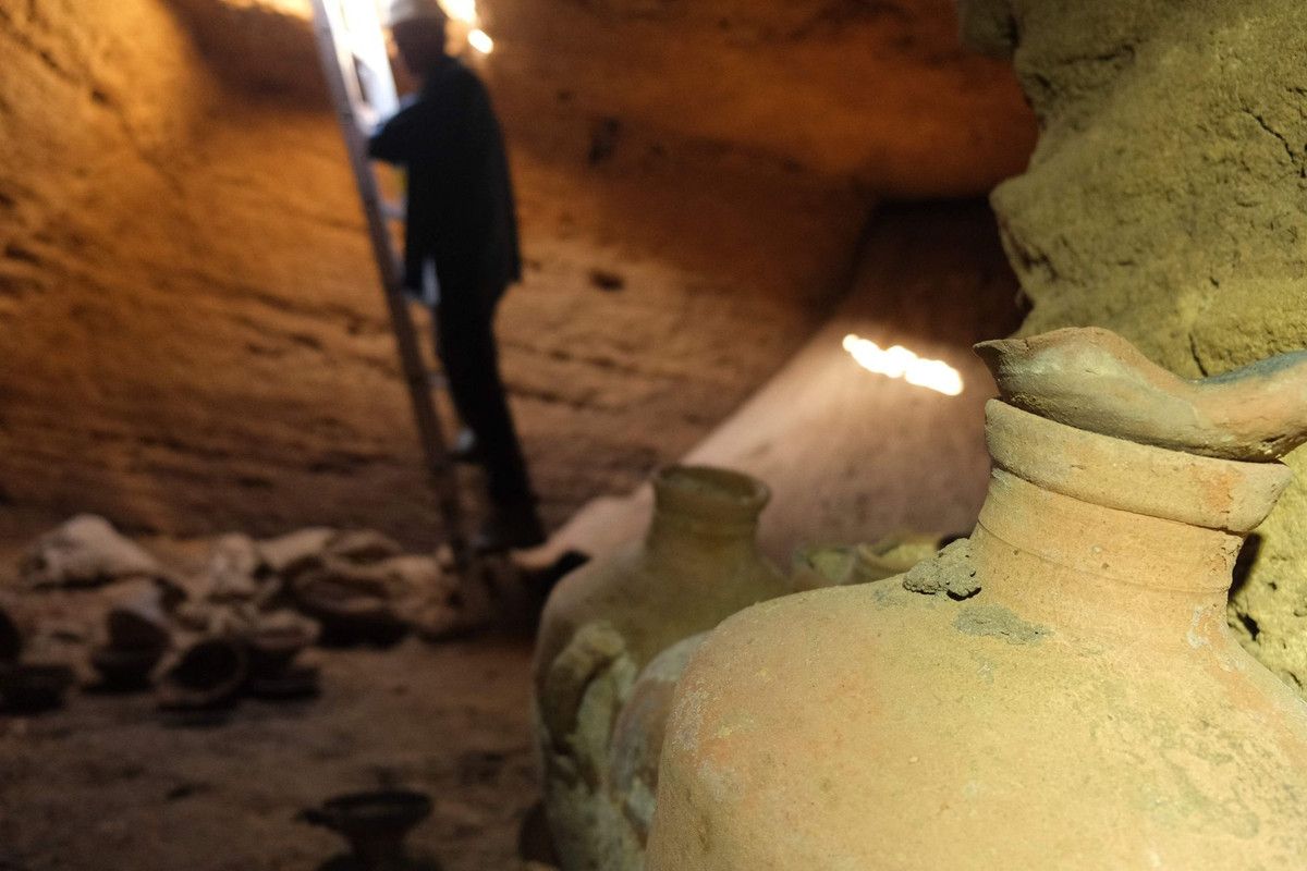 Descubren por “error” en Israel una cueva funeraria egipcia de hace 3,300 años