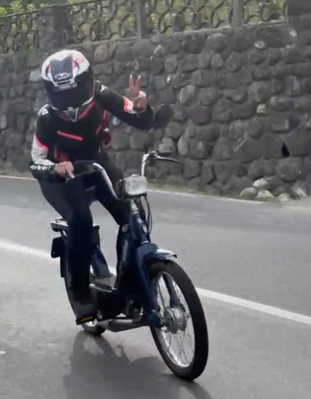 D86B2827-11C6-4264-9DBD-CCAB64C403E3