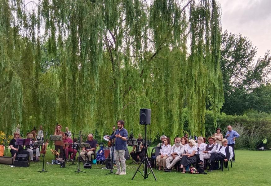 Domenica 21 dicembre ballata PreNatalizia a Castello con la PressaPocoBand