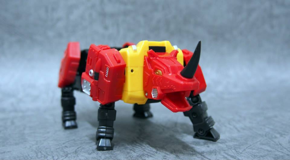 481884_330888977038514_1680290632_n