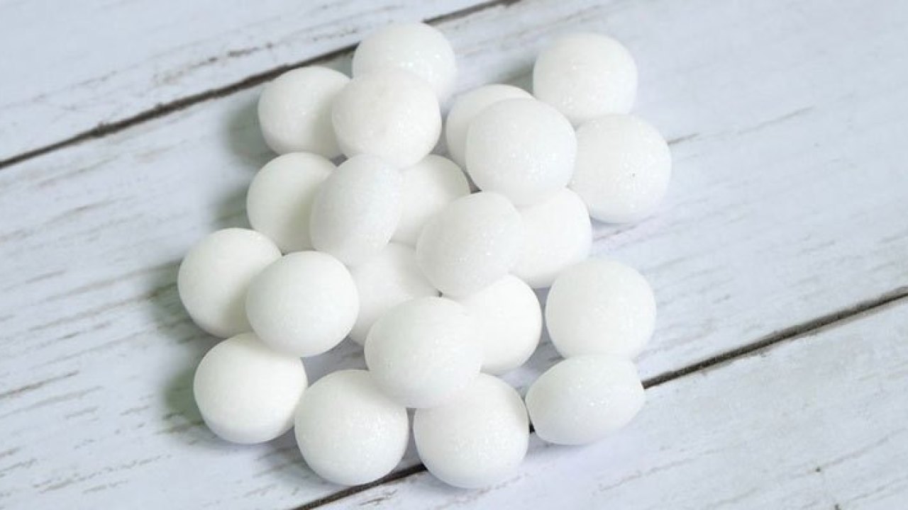 will moth balls get rid of birds