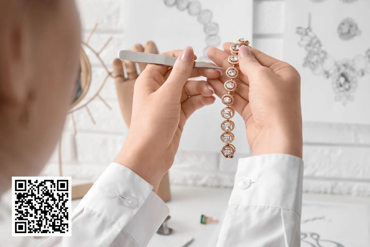 How On-Site Jewelry Repair Keeps Your Precious Pieces Safe?