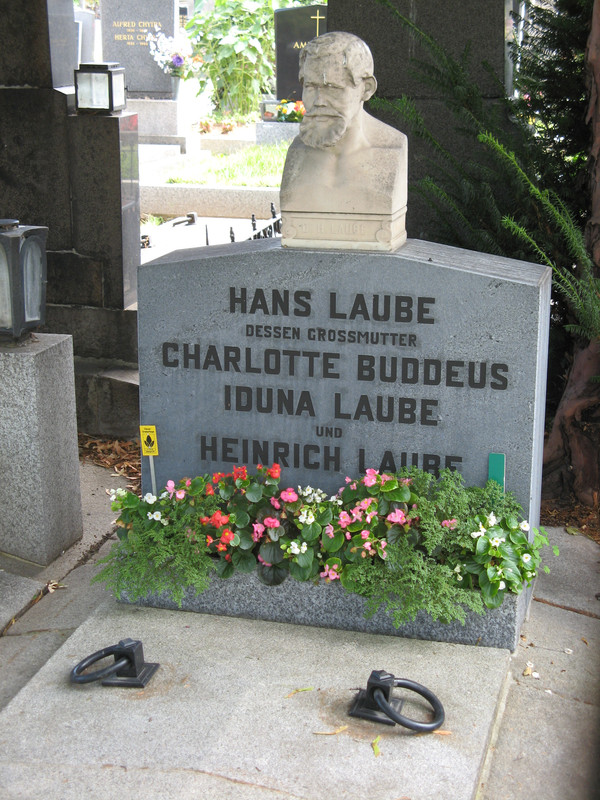 Grab-von-Heinrich-Laube