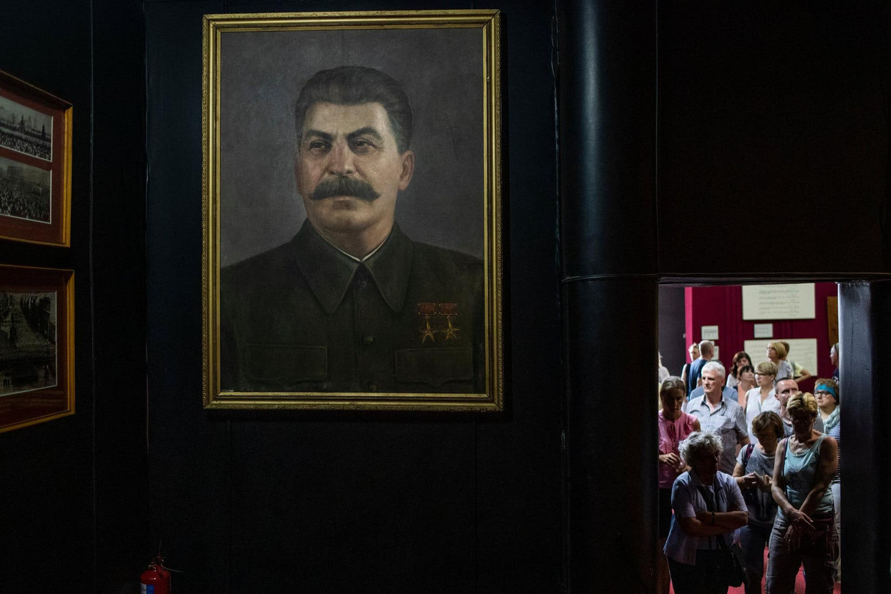 Turistas en el Museo Joseph Stalin en Gori, el pueblo georgiano donde nació el exlíder de la era soviética