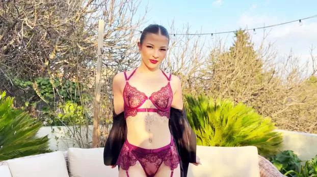 JacquieEtMichelTV – Steffy – The show by the sublime 18-year-old Steffy continues!