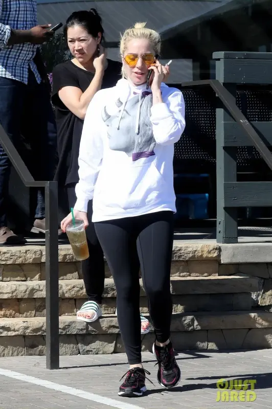 10-24-17-Leaving-a-Starbucks-in-Malibu-0