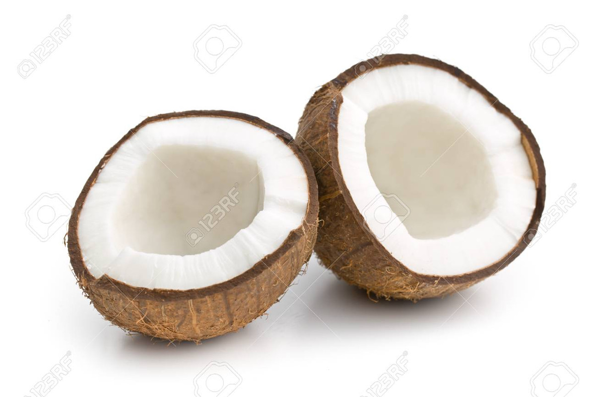 50174413-la-noix-de-coco-coupées-en-deux-sur-fond-blanc
