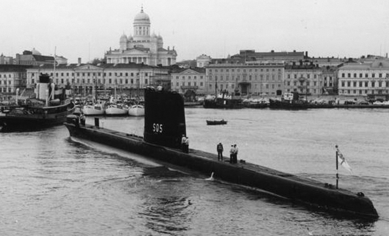 HMS Finwhale (S.05)-1