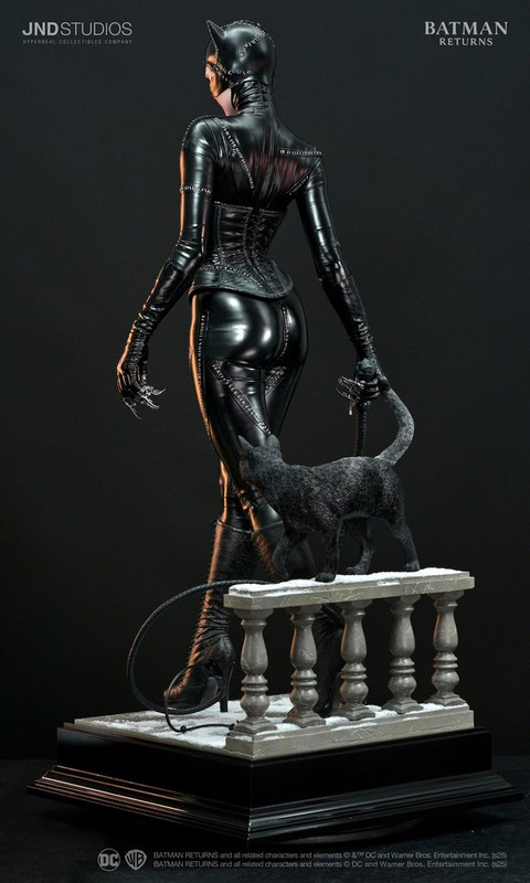 JND Studios : Batman Returns - Catwoman 1/3 Scale Statue 4