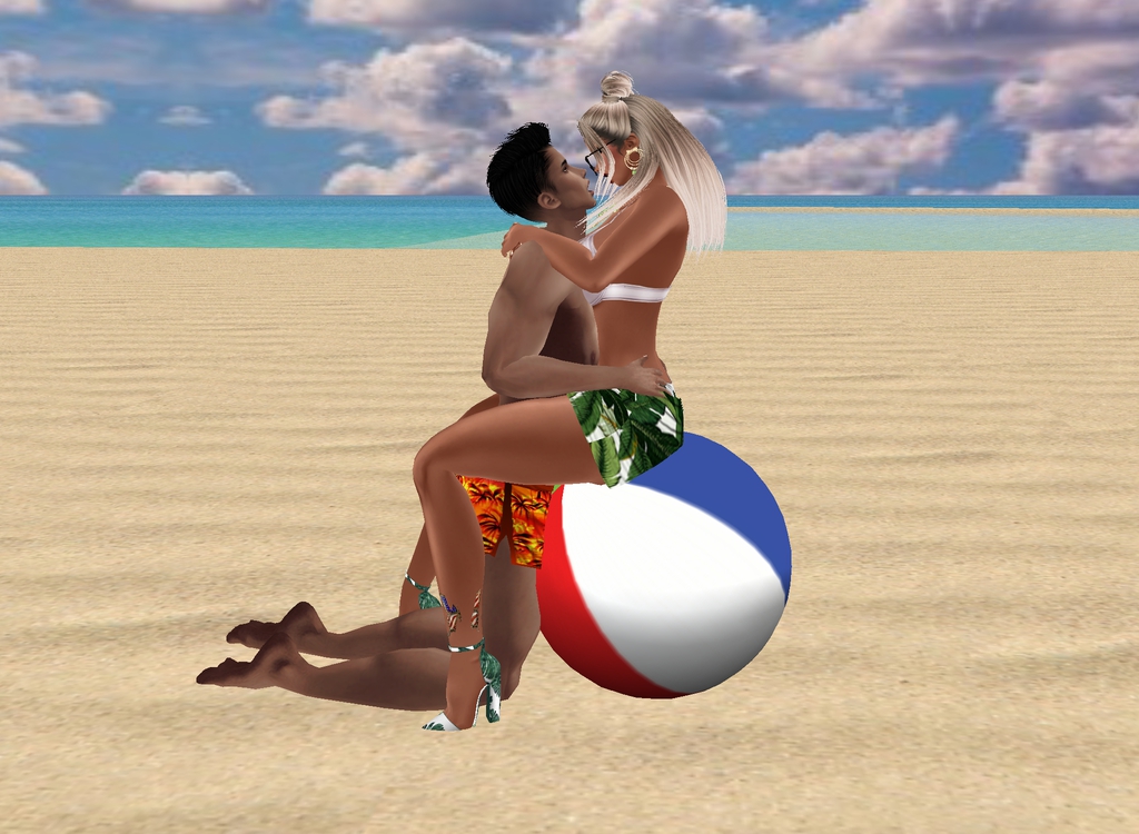 Beach-Ball-Kiss