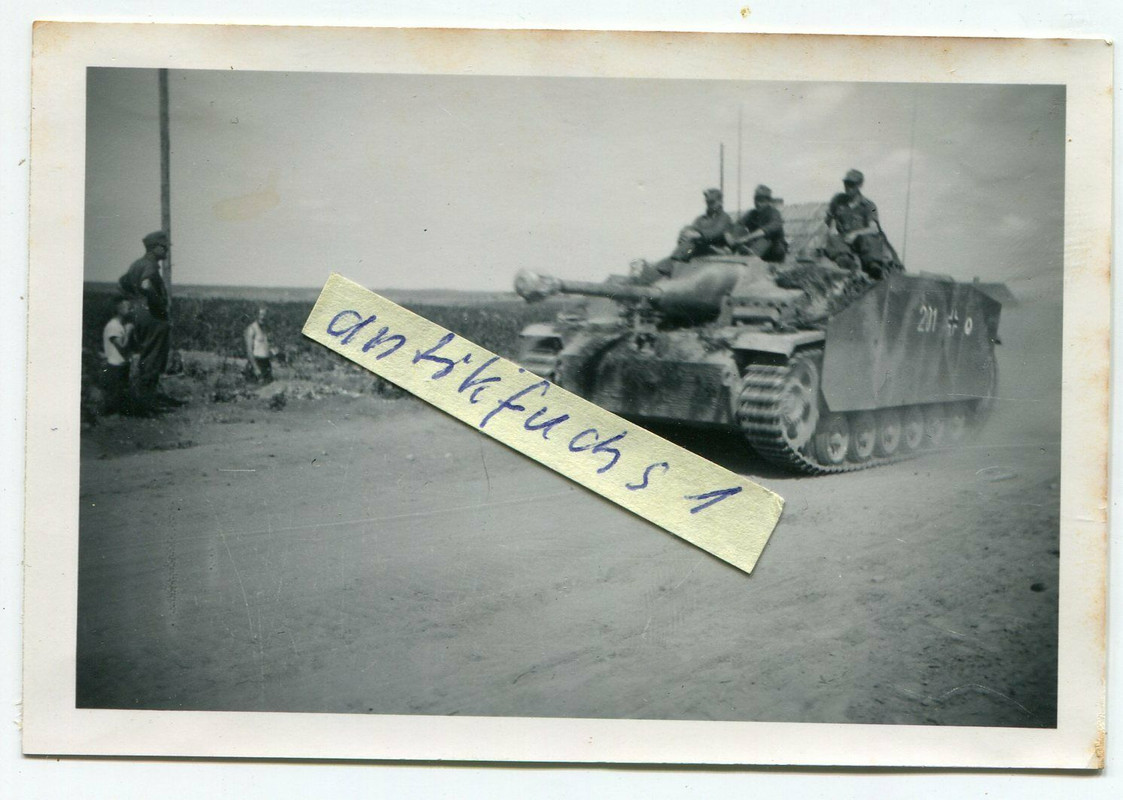 Deutscher Panzer Sturmgeschütz III mit 201 und Saukopfblende am 19.8.1944