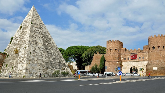 Piramida Romawi, Roma