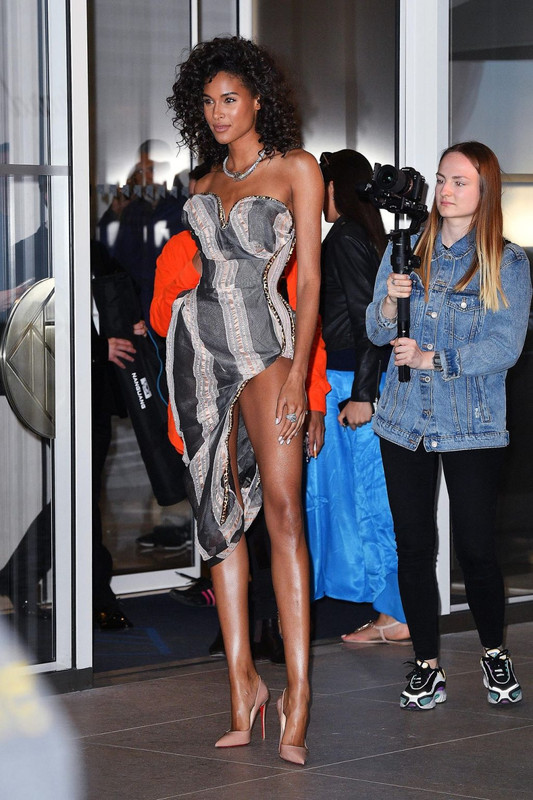 Cindy-Bruna-upskirtSTARS.com-1024x1536 (6)