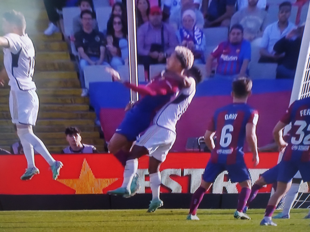 F9iRUB5WYAAdfLA.jpg_large