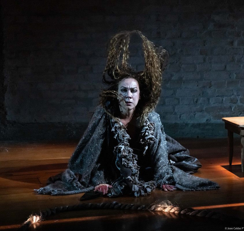 Ester Laccava em Curtume - foto de João Caldas 10