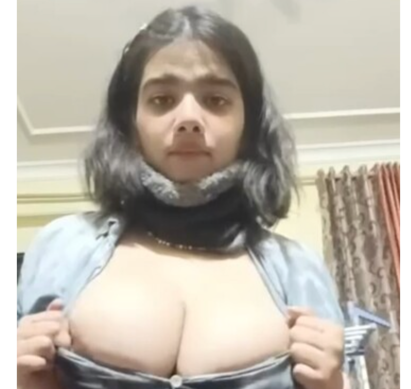 Hot indian tanker flashing her huge boobs and pssy nude video