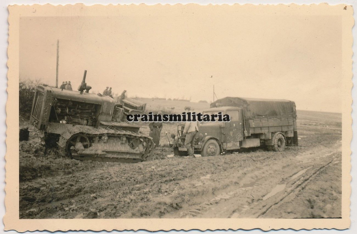 Orig. Foto russische Beute Panzer Schlepper Stalinez m. Büssing-