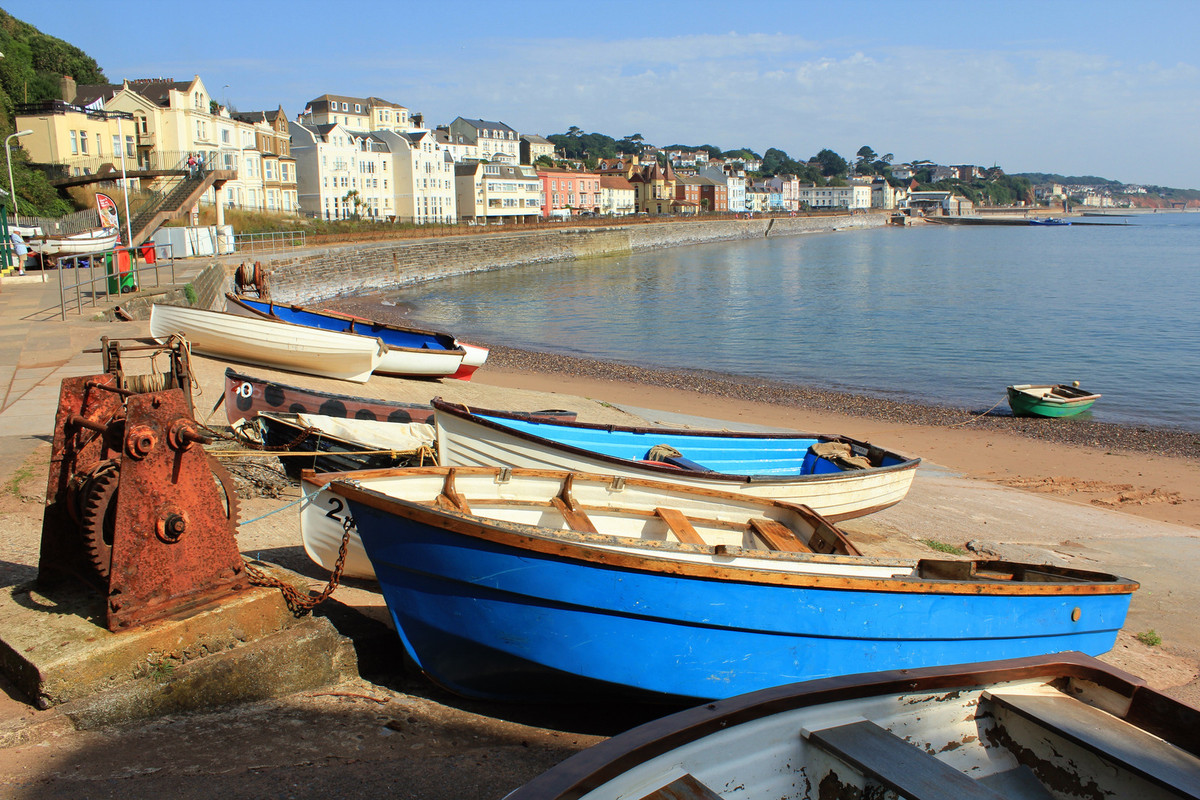 Blueandwhitedinghyboats.jpg