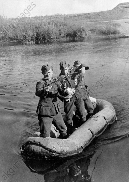 II. WK - Ostfront - Flußüberquerung 1943
