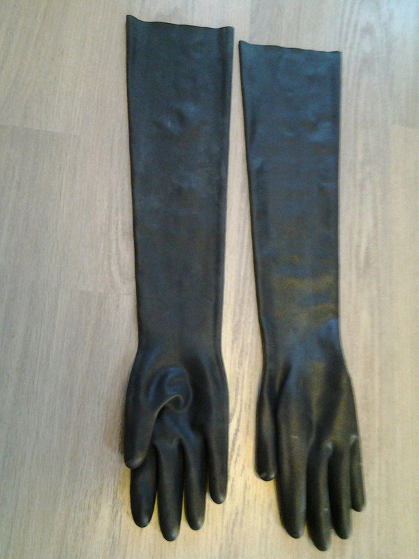 07 Rubber gloves - Long sleeve - Latex Look - Black (1)
