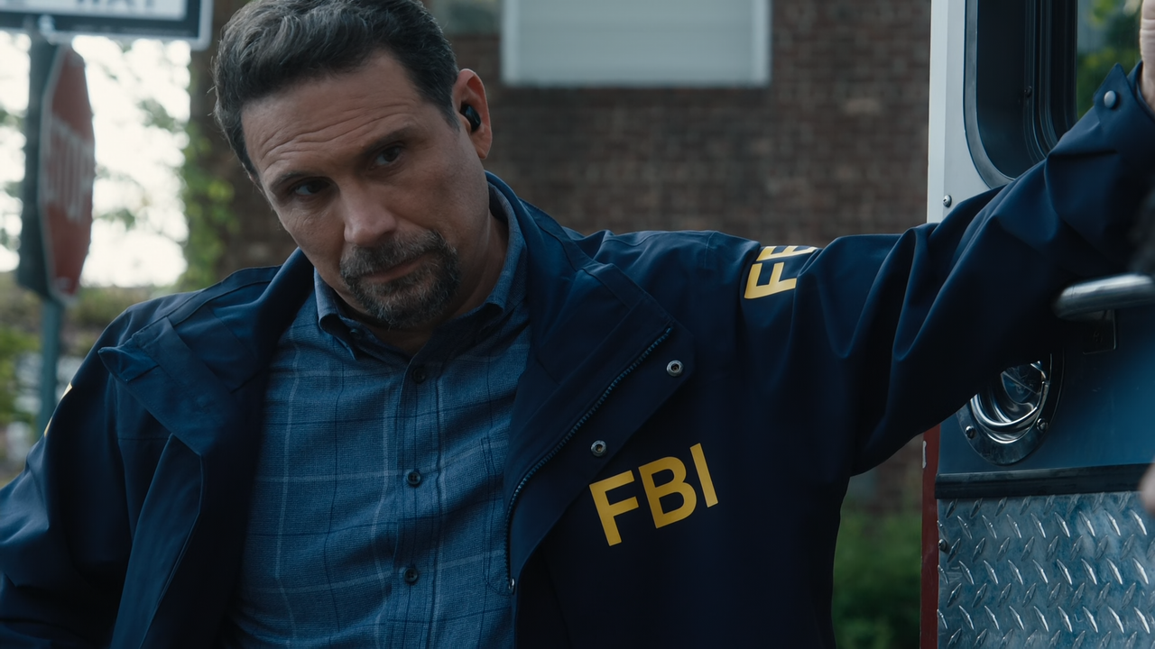 FBI.S06E13.Ring.of.Fire.1080p.AMZN.WEB-DL.DDP5.1.H.264-NTb_new.mkv_snapshot_26.22_[2024.05.24_14.11.