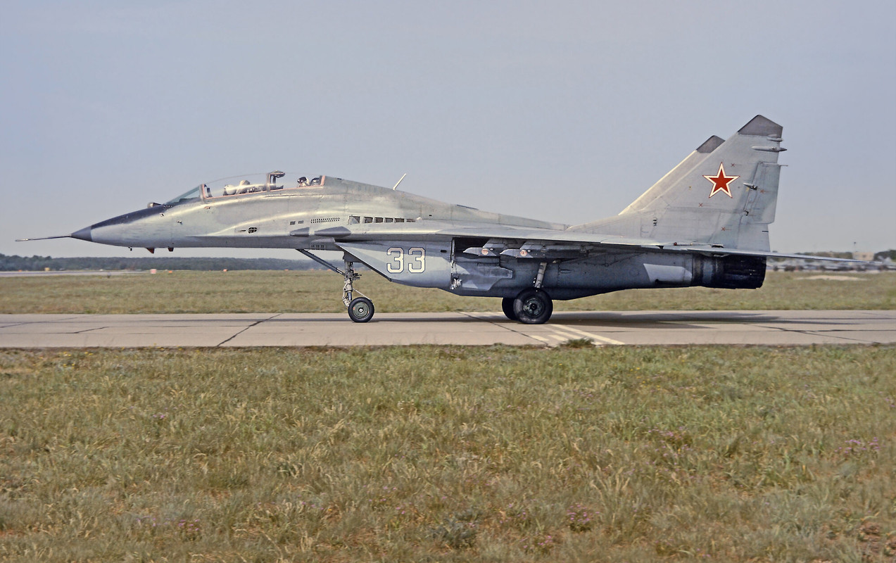 787. IAP, Mig-29UB 33 white_5 (2)