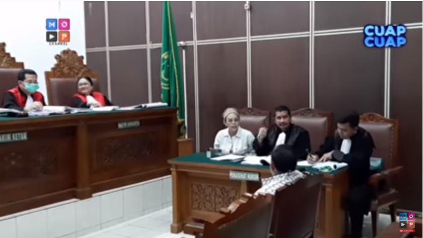 Hakim tertawa mendengar perdebatan Nikita Mirzani dan Dipo Latief
