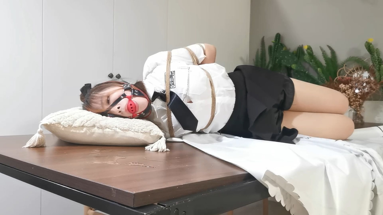 奥特曼 超爱的玥妍JK五花驷马马具口球长时间放置.mp4_20230207_185158.292