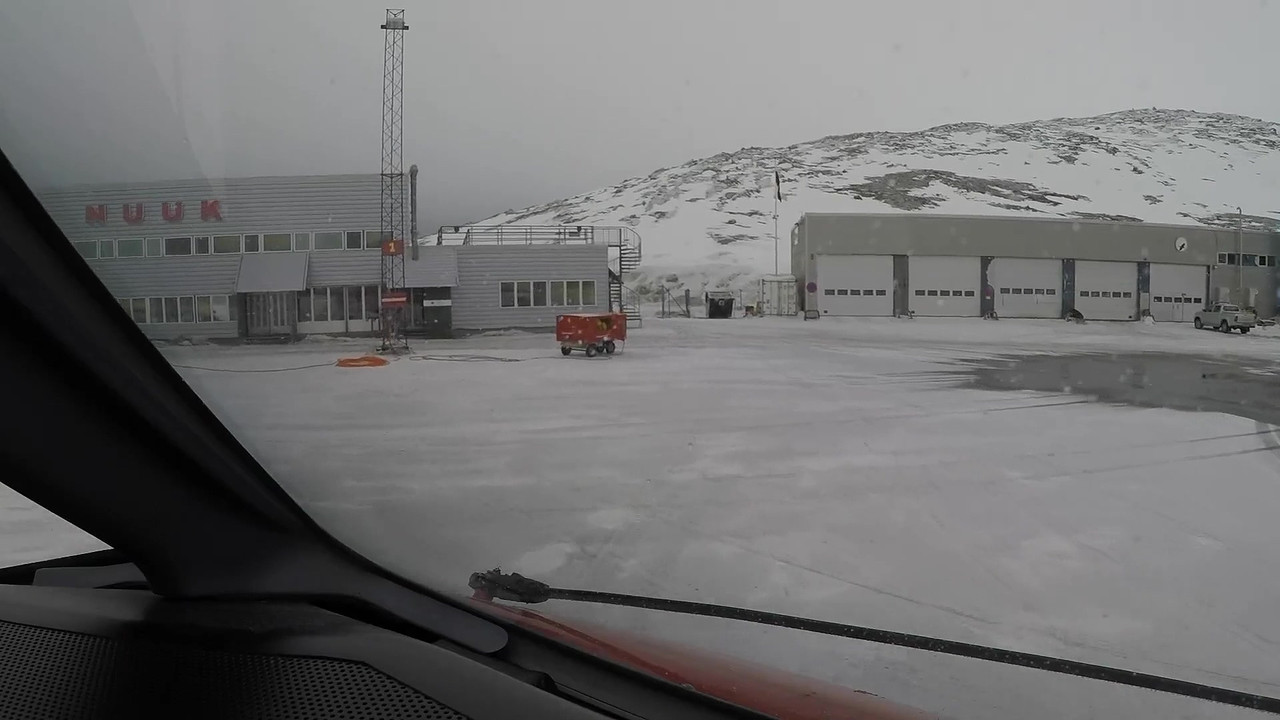Just Planes - Air Greenland Dash8 [1080p].mkv_20200208_195547.69