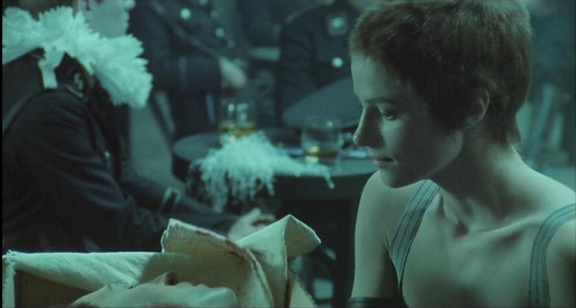 Кадр из фильма «Ночной портье». История создания и интересные факты о фильме. Кадр из фильма «Ночной портье». История создания и интересные факты о фильме.