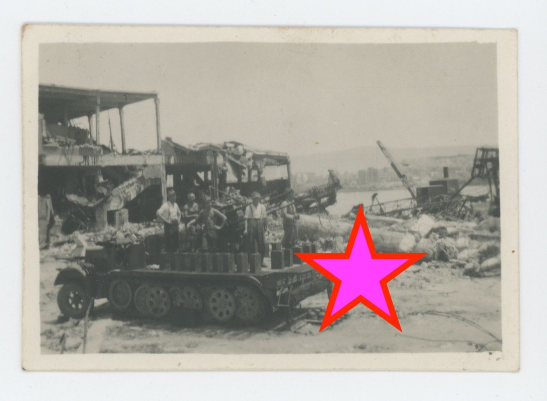Foto greece Piräus Hafen sdkfz mit 2cm Flugabwehr Geschütz