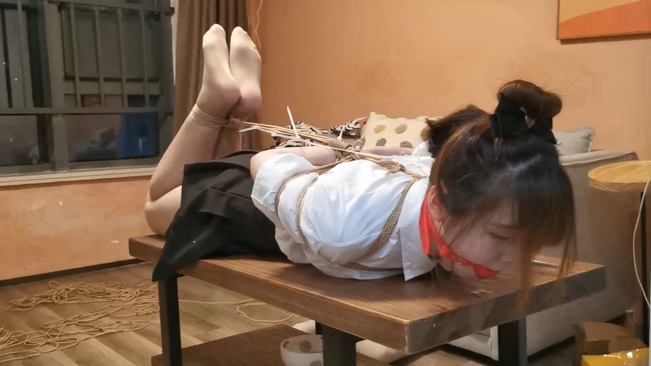 奥特曼 超爱的玥妍JK日式驷马长时间放置.mp4_20221128_101103.385