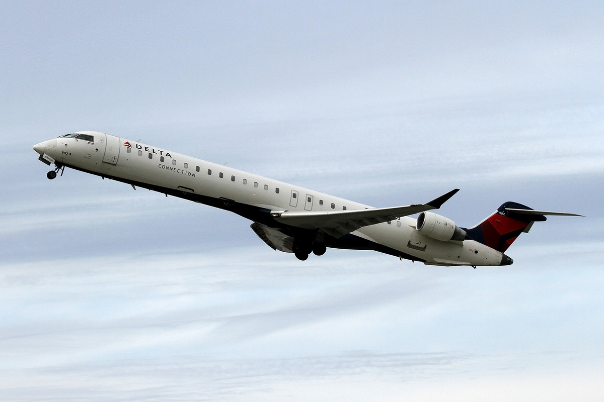 032_CL-600-2D24_N902XJ_Delta Connection