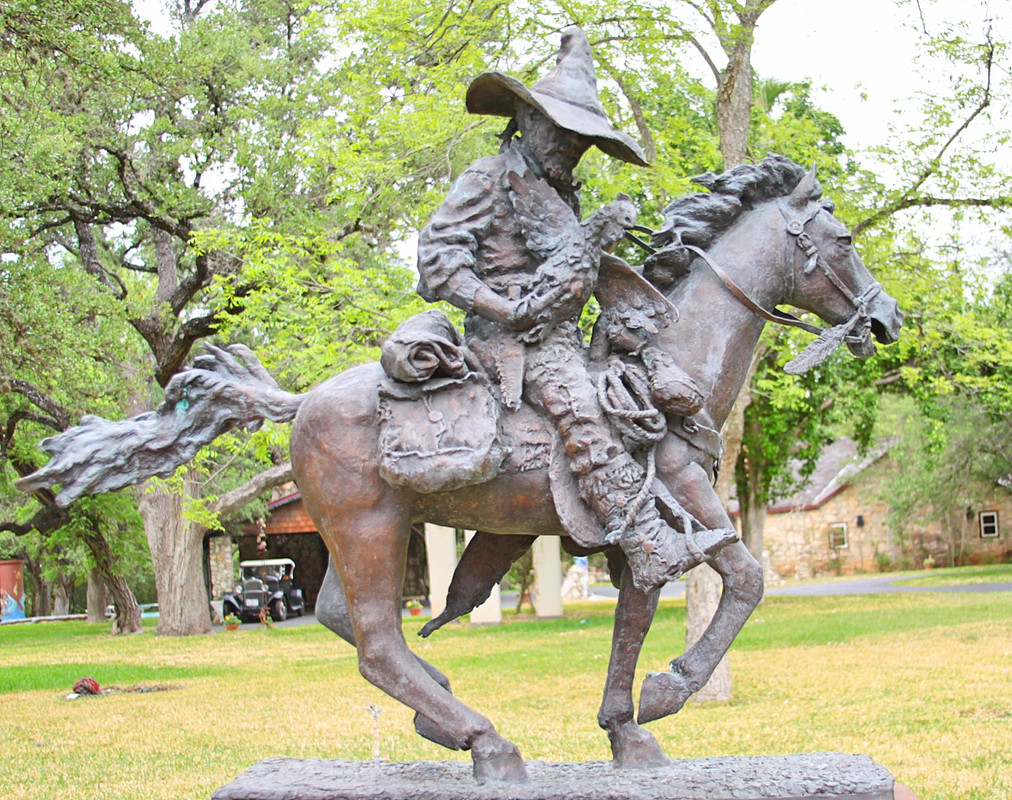 IMAGE: https://i.postimg.cc/wvhRZ1Nj/chicken-thief-1.jpg