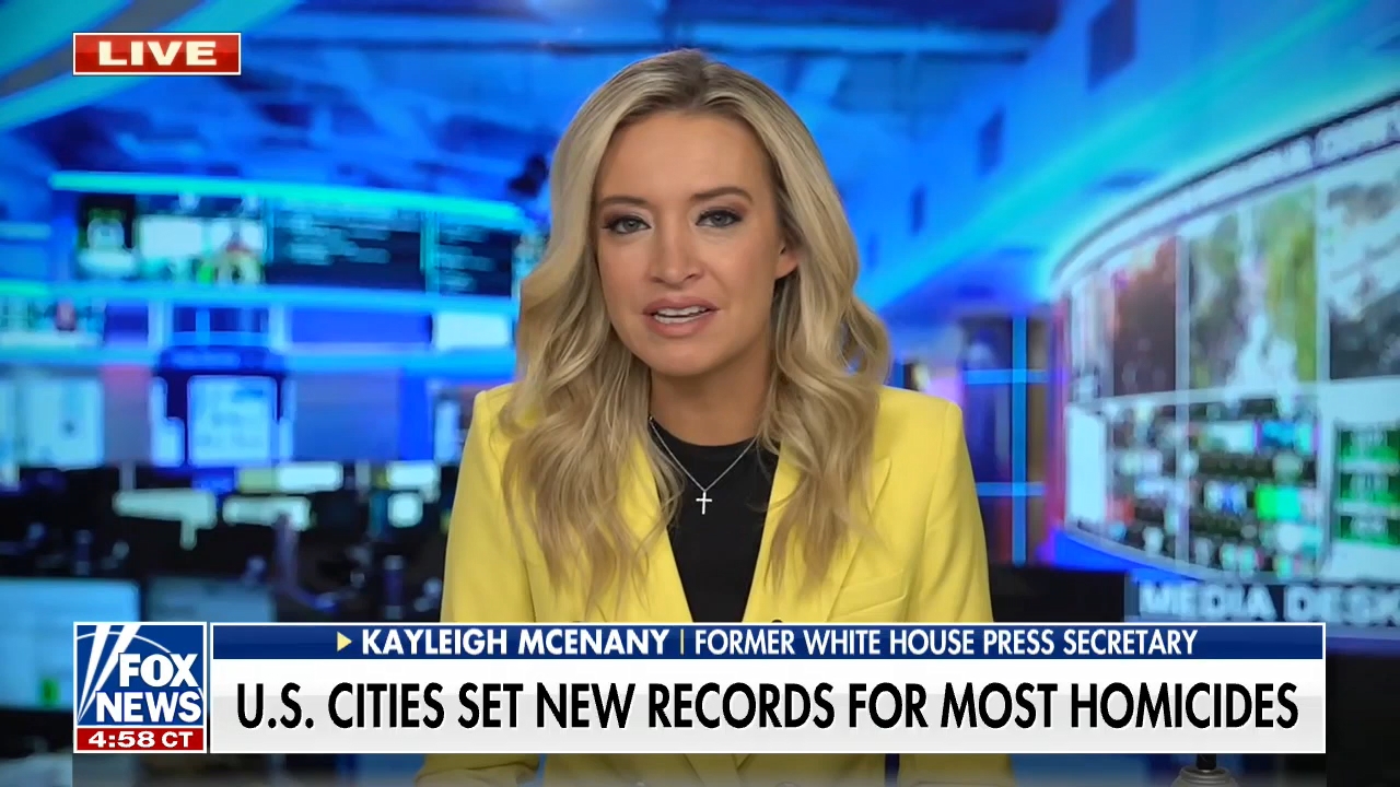 12.09 - 09.00.00 - Fox and Friends First. A precursor to Fox News's m..._001.ts_snapshot_15.44.872
