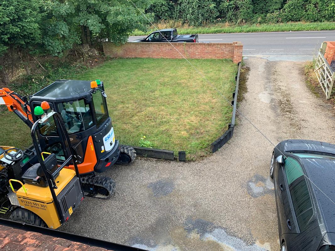 03849EE5-40AD-4066-84C4-65FA222C784B