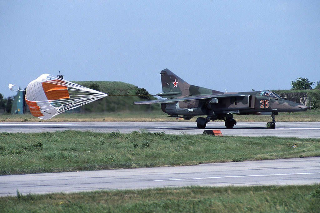 296 APIB MiG-27D 26 Red_61912555172 [Grossenhain 5.92]