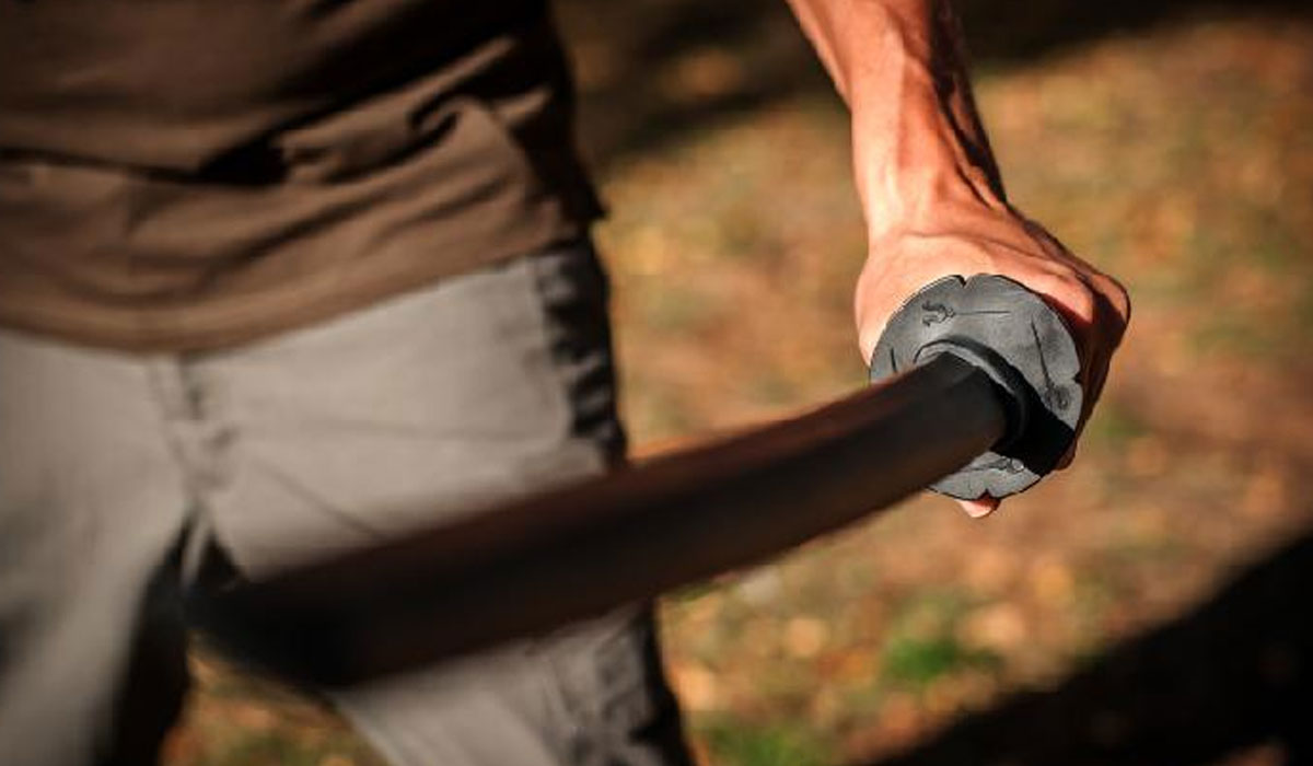 Heboh! Dua Pemotor di Depok Ditangkap Polisi Gara-Gara Bawa Pedang di Jalan