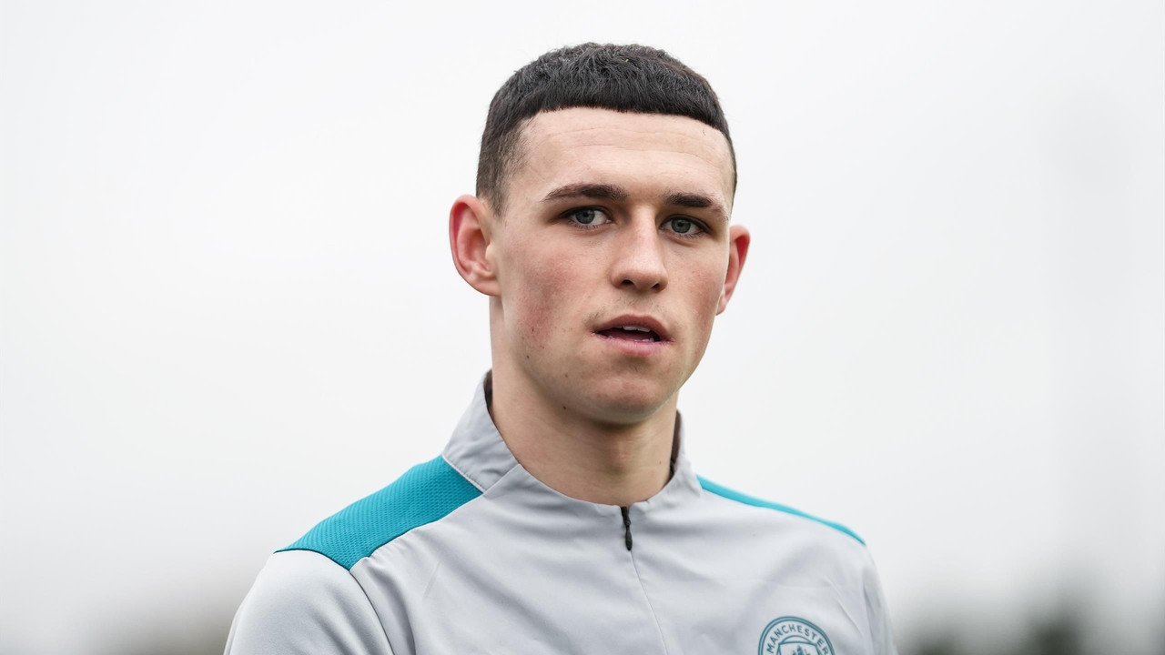 La madre del futbolista Phil Foden recibió un puñetazo en la cara
