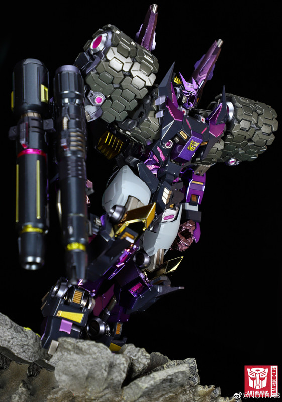 Kuro-Kara-Kuri-IDW-Tarn-Limited-Burst-Version-05