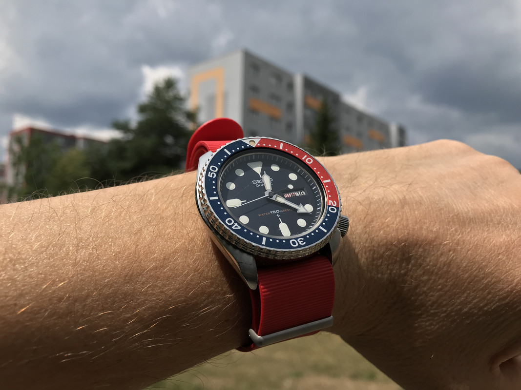 156-F4-FE4-408-F-49-DD-85-A7-55-A42-BF5-