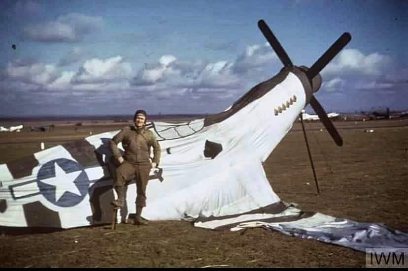 Aviation insolite II - Page 12 Des-mustangs-gonflables-pour-tromper-les-Allemands