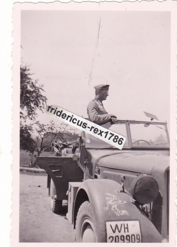 Foto 11. Panzer-Div Gespensterdiv. Panzer Jäger PKW mit Wappen Kennung