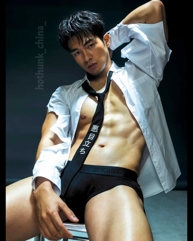 Photo by Chinese hunks 全球華男 on October 20, 2023. May be an image of one or more people. (1)